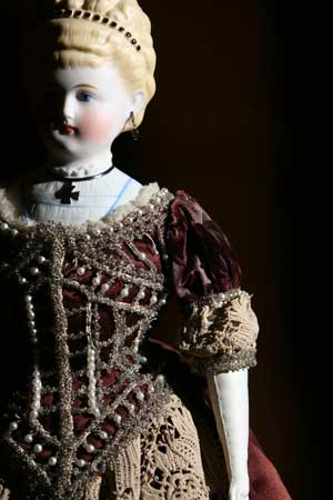 MAADA_doll_shadow